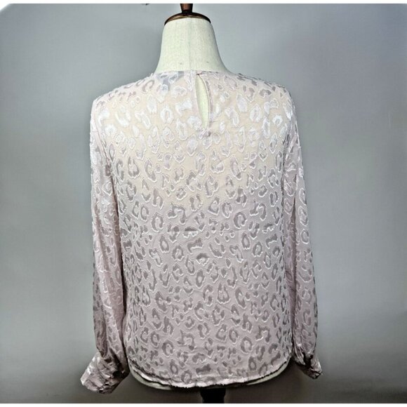 Express Women's Leopard Print Blouse In Color Peach / Pink Size M NWOT - Picture 3 of 7